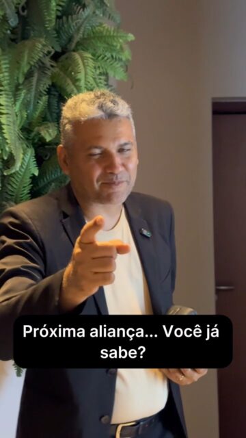Para registrar as alianças da Esther e do Luiz, pensei em cada detalhe da composição para que a imagem transmitisse a essência desse momento tão especial. Utilizei duas ornamentações do espaço para criar uma atmosfera que valorizasse ainda mais a beleza e o significado das alianças.

Mais do que fotografar objetos, gosto de contar histórias através dos detalhes. Afinal, são eles que eternizam sentimentos.